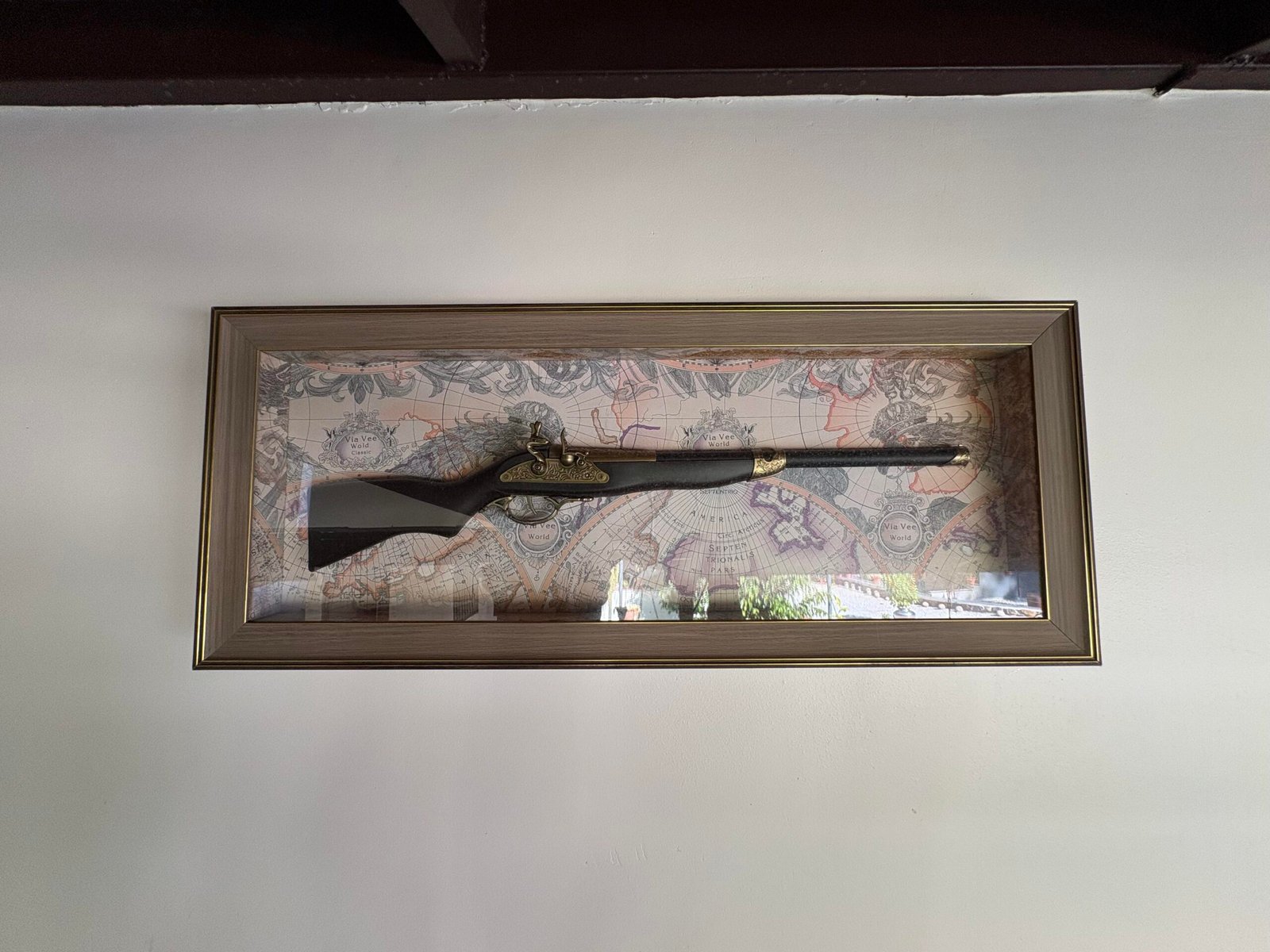 Vintage guns decor